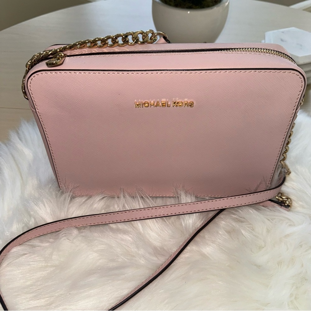 Like New Michael Kors MK Crossbody. - Picture 5 of 10